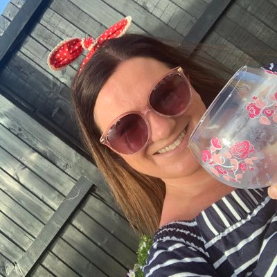 Lives life to full 🍸😎 ...life too short! and wife and mum to my amazing boys 😘