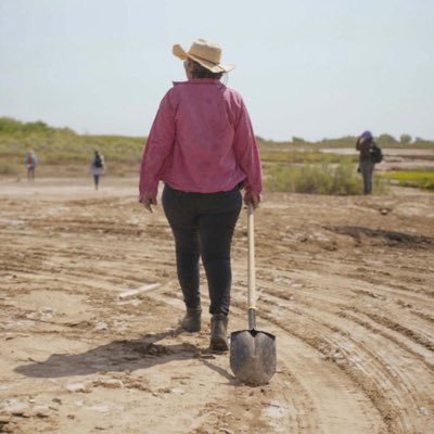 Coraje y esperanza es todo lo que necesitamos para buscar en las entrañas de la madre tierra los restos de nuestros tesoros. Desde 2014. Lider: Mirna N. Medina.