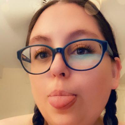 I mostly bitch about politics and have really strong opinions on Star Wars and comics. She/Her