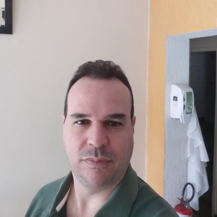 Candomblecista,anarcocapitalista(ANCAP),graduado em teologia,MBA em economia,mercado e finanças.Trabalho com TI,mercado de afiliados e trader.