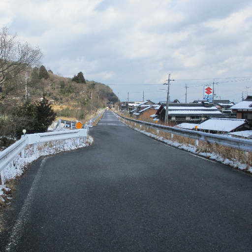 大阪の石塚洋です。仕事は行政書士と土地家屋調査士です。不動産登記と建設業・宅建業・産廃業・警備業・古物商等々の許認可を中心に取り扱っております。事務所は谷四（たによん）です。音楽（舞台上で実際に演奏する側）・交通関係・外国語・アジア料理にも興味があります。