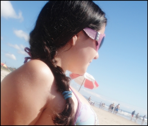 Amar, sonhar, lutar, rir, chorar, brincar, mergulhar, cair, levantar, aprender, crescer... Viver.