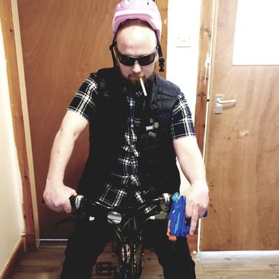 garrystretch7's profile picture. supporter of Manchester United & Hibs.
Edinburgh born.
bearded baldy.