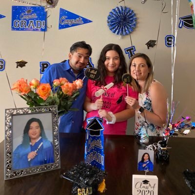 estherlazo's profile picture. 