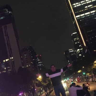 Escritor frustrado que nunca aprendió a colorear sin salirse de los bordes. A veces escribo bien, a veces mejor.