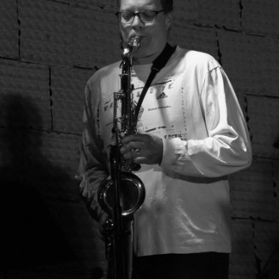 harrywithanr's profile picture. Urban planner by day, chord memorizer by night...