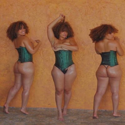 👩🏽🎓Fashion Designer/Stylist📍South Central Los Angeles. When life gets you down...put your ass up! IG: @manimahn #amanikaicollection 👠 https://t.co/dORyVQTiwN