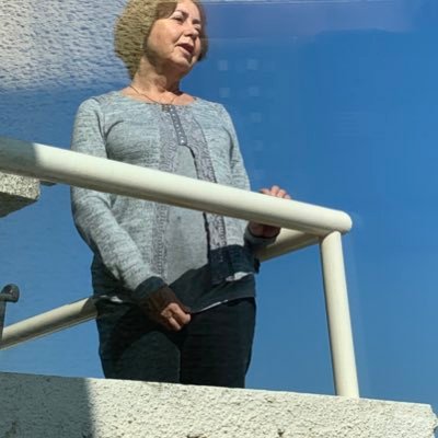mujer, le gusta leer, informarse. Quimica Farmacéutica. Mediadora familiar. Retirada de ambas