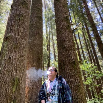 potheaded_lesbi's profile picture. 👀be sure to check out my periscope to catch my gf and I smoking up!💨 stay tuned for giveaways and stashndashes! and say hi if ya see me! ✌️️💚😋