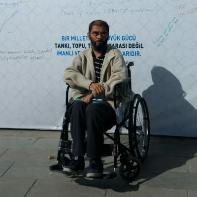 filistinsevdasi's profile picture. Biz bu davayı güneşli günlerde bulmadık ki, karanlık çökünce terk edelim. @Saadetpartisi 
Seni seviyoruz savunan adamı savunan adam @kamalakmustafa