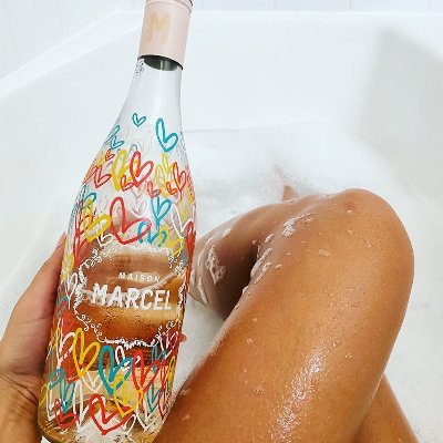 Crafted with love in Aix-en-Provence, Maison Marcel in a new take on French Rosé Wine. When dry rosé flirts with Black Muscat, sweet magic happens!