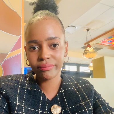 About to mother a little king  😍👑
BEd in Economics @ UJ. 
Teacher 👩‍🏫 by profession.