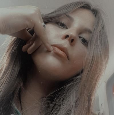 No tengo todo calculado ni mi vida resuelta ,solo tengo una sonrisa y espero una de vuelta .