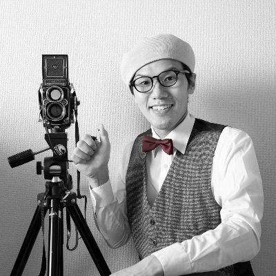 tamuken_taiga09's profile picture. 京都の出張写真館です。ベレー帽に蝶ネクタイのレトロなオーナーが昔懐かしいフィルムカメラで撮影いたします。  自然体で飾らない、おだやかな幸せがギュッと詰まった写真をお届けします！

facebook：https://t.co/bPrZuAvZYX…