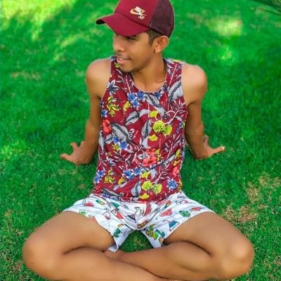 Libriano♎
20years💡
Nordestino sim🌵
Bissexual🌈
Instagram:@thysouzza