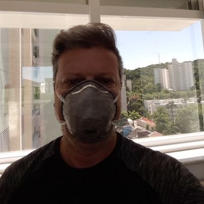 HeitorCapra's profile picture. #fechadocombolsonaro