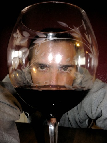 Hedonistic Adventurer liken Dorian Gray minus the opiates, murder. Adventurous in Food, Wine and Sex.
My tweets are 18yr+ NSFW!