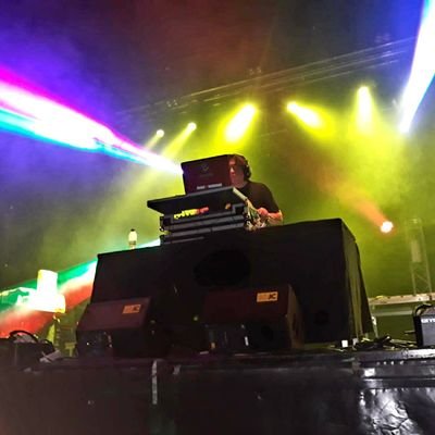 dj | producer
Techno|House|Electronica|Deephouse...
per sessions....
for contact : macor78djroccat@gmail.com
https://t.co/rOVAd87ff4