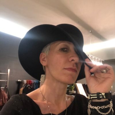 LaLu_1975's profile picture. Che cos’è il genio? È fantasia, intuizione, colpo d’occhio e velocità di esecuzione...