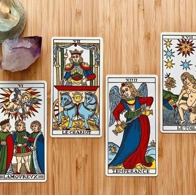 La leidas del Tarot OnLine. Consiste en leida general + las preguntas que quieras hacer.  ( sin limite de tiempo)