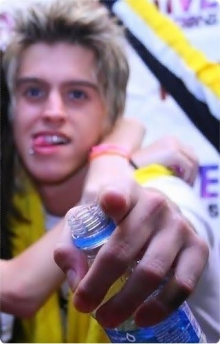 Eu não só o thominhas!E sim um FC oficializado pelo @thomasrestart dia 01/12/2010 as 12:54 !