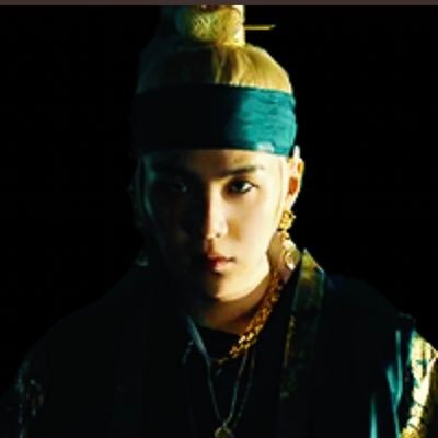 kristiinthedark's profile picture. elder married bisexual fangirl. she/her.