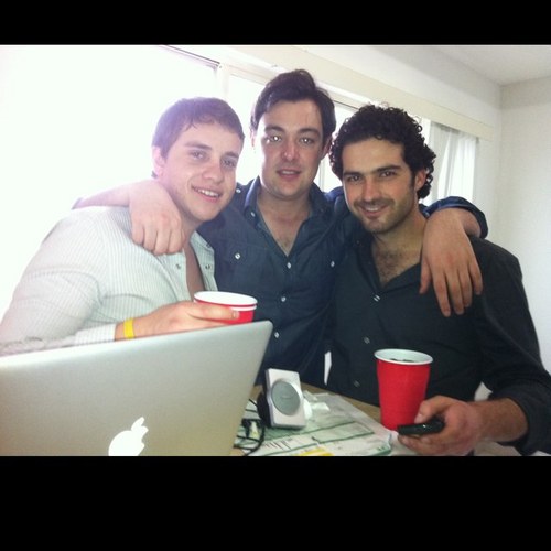 andloto's profile picture. Try it, is not that hard..!!