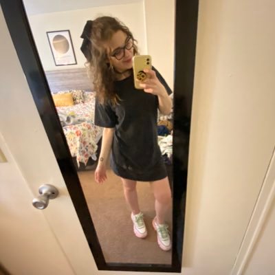 TaraTnasty's profile picture. My body lost its instruction manual.