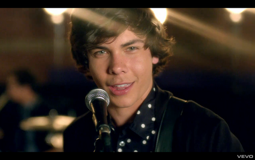 ImDownWithLove's profile picture. Im Emma:)Allstar Weekend♥.Action Item♥Come Down With Love Fever♥.Partying like it's not my birthday♥ ASW replied 7:29 P.M on 9/15/10♥I'll never forget that day♥