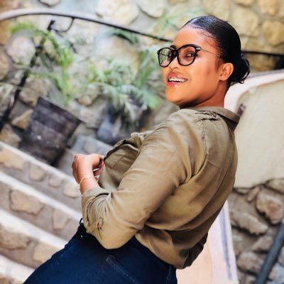 DakaPascitou's profile picture. |🌷la touche qui fait toute la différence 💛|Entrepreneuse |Manager DakaSalon| Team #Modern| Une vie sans folies est une petite mort| Petite abeille. 🐝|