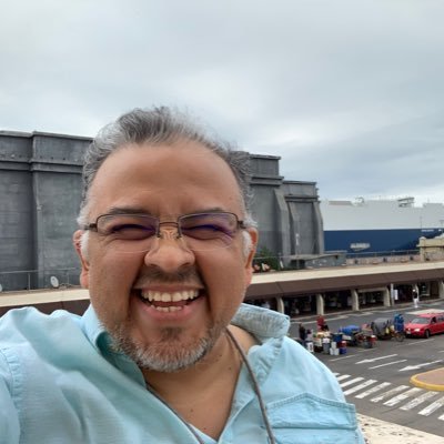 Psicólogo de profesión, humano con ganas de disfrutar la vida tal como es, hijo, hermano, esposo, padre ...