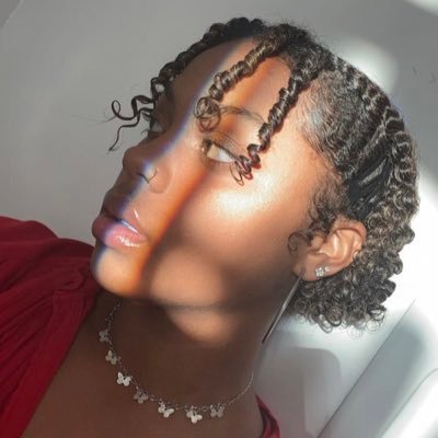 winternichole_'s profile picture. She/Her | 🏳️‍🌈| ♉️ | W&L ‘25🎓