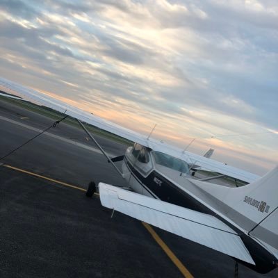 Wavebuilder14U's profile picture. Wave’s official twitter :)  - Twitter is cancer which is why my page on twitter looks like a crack den. i promise ill sweep up around her in a few.... decades.