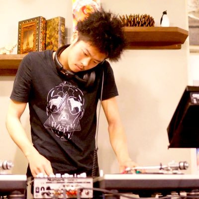 【 0からRe: StArt 】音楽に全てを賭け、資金を集める為にいろんなネットビジネスにチャレンジ→200万借金を抱え失敗に終わる→「俺に音楽を諦める道はない」→そして、考え方を一心する。絶望したならそれは変われるチャンスだ!''いざ、アクション!''