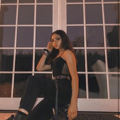 kyrahhz's profile picture. u snapped bb 😝💕 now ur neck xx