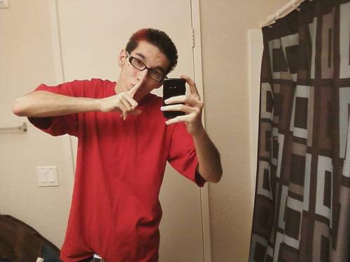 Wass Good Im Daddii Chicago From Dat 477 Mob IRSkrew Chicago is de Name not my city & I Stay On Top Of My Game & I Keep It Real 18PuertoRican
HIT ME UP X)