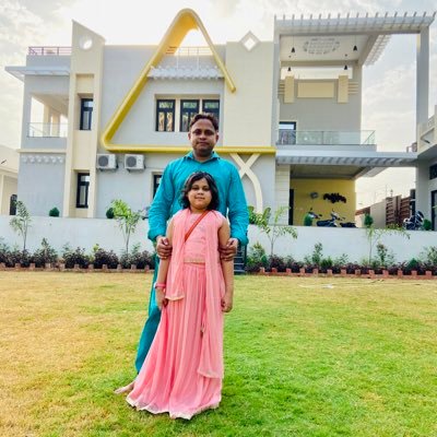 मैं 'नाकुछ' होने की कोशिश में अपना नाम तक छोड़ देना चाहता हूं.. 'कुछ होना' ही फसाद की जड़ है।