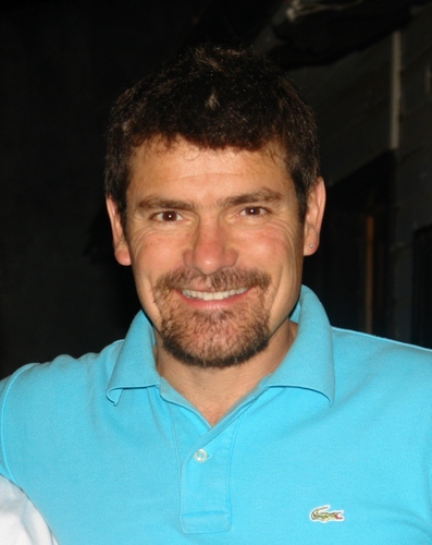Médico Urólogo. Casado.4 hijos. U de Chile. Me interesa el perfeccionamiento profesional continuo.