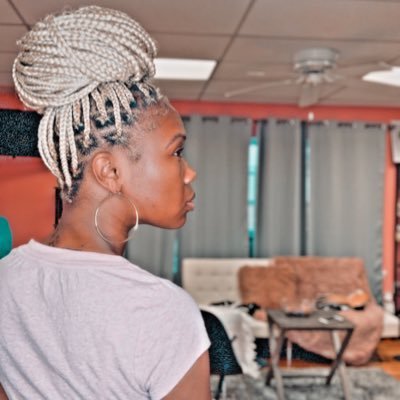 Madeinvintage's profile picture. ♈️ • Introvert • Protecting my peace ☮️ • Always looking for a good laugh • ShawU Alumni • Licensed cosmetologist • IG:hollywoodhairitage