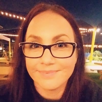 ErinMyLibrarian's profile picture. 