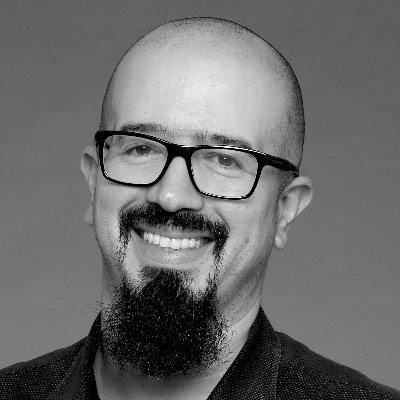 Diretor executivo de criação da BBDO NY, baterista amador e careca.