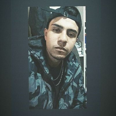 O que importa se você tem olhos verdes... se o vermelho dos meus refletem o verde da natureza...🍃