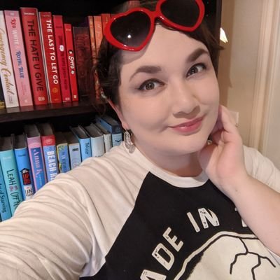 bookishlylori's profile picture. 24 | #Booktuber | With freedom, books, flowers, and the moon, who could not be happy? - Oscar Wilde