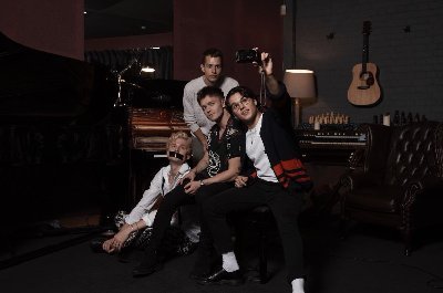 💎18💎 Alt er Love 🦋 
@TheVampsCon @TheVampsBrad @TheVampsTristan @TheVampsJames @NiallOfficial @Louis_Tomlinson @Harry_Styles @LiamPayne @zaynmalik 💎