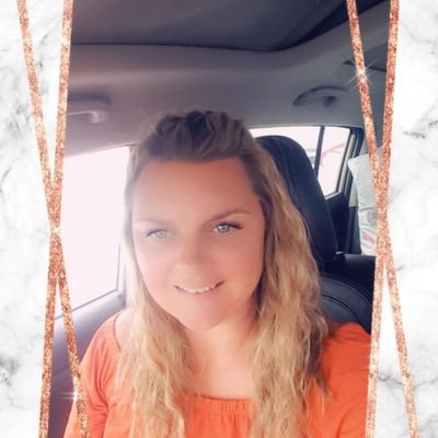 Emma10956001's profile picture. Love life, help people and smile