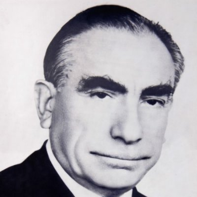 alparslanturkes's profile picture. Alparslan Türkeş, 25 Kasım 1917 öğle vaktinde Koyunoğlu ailesinden Tuzlalı Ahmet Hamdi Bey ile Fatma Zehra Hanım'ın çocuğu olarak, Lefkoşa'da dünyaya geldi...