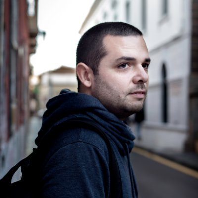 Profesional freelance especializado en la elaboración de campañas y estrategias de marketing, creatividad publicitaria y diseño gráfico.