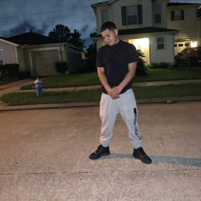 robin57992885's profile picture. 