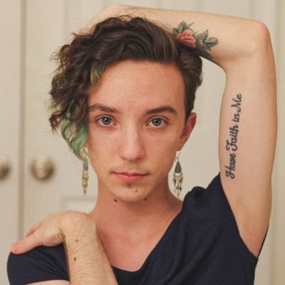 Nonbinary & disabled educator, activist & YouTuber. Bilingüe. they/elle. BLM. info@chandlernwilson.com