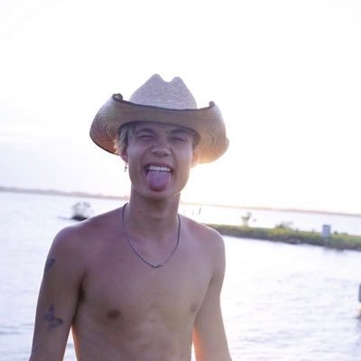 jadenhossler17's profile picture. 